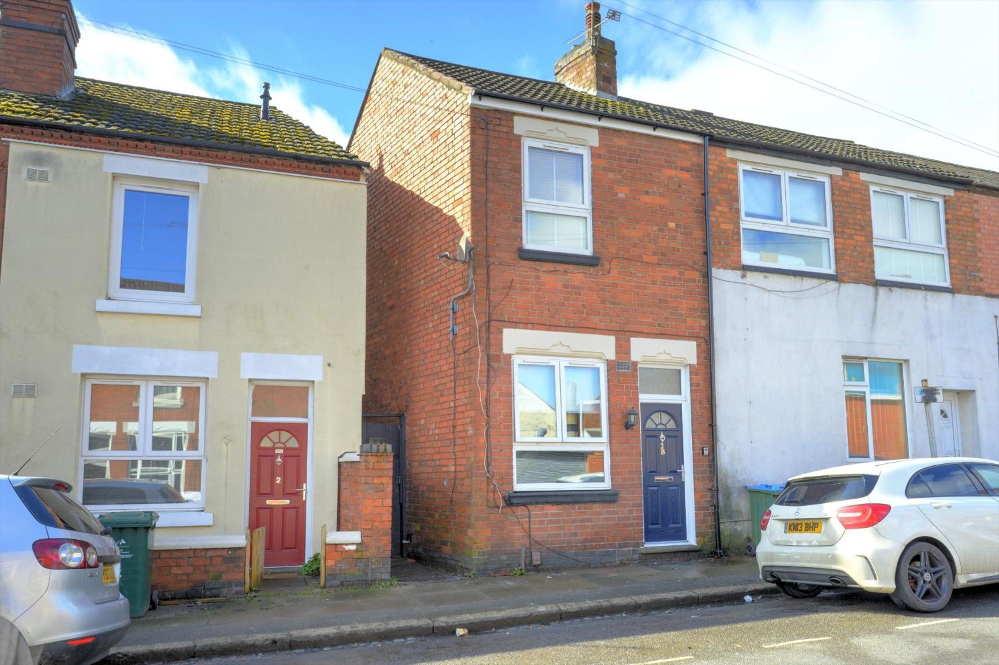 4 Bedrooms Homely House With Garden- Sleeps 9 Comfortably With 6 Comfortable Beds, Free Street Parking, Business Travellers, Contractors, & Holiday-goers, Coventry, Near Major Transport Links In And Motorway *